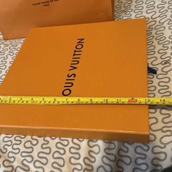 Louis Vuitton empty box with shopping bag - Picture 4 of 6